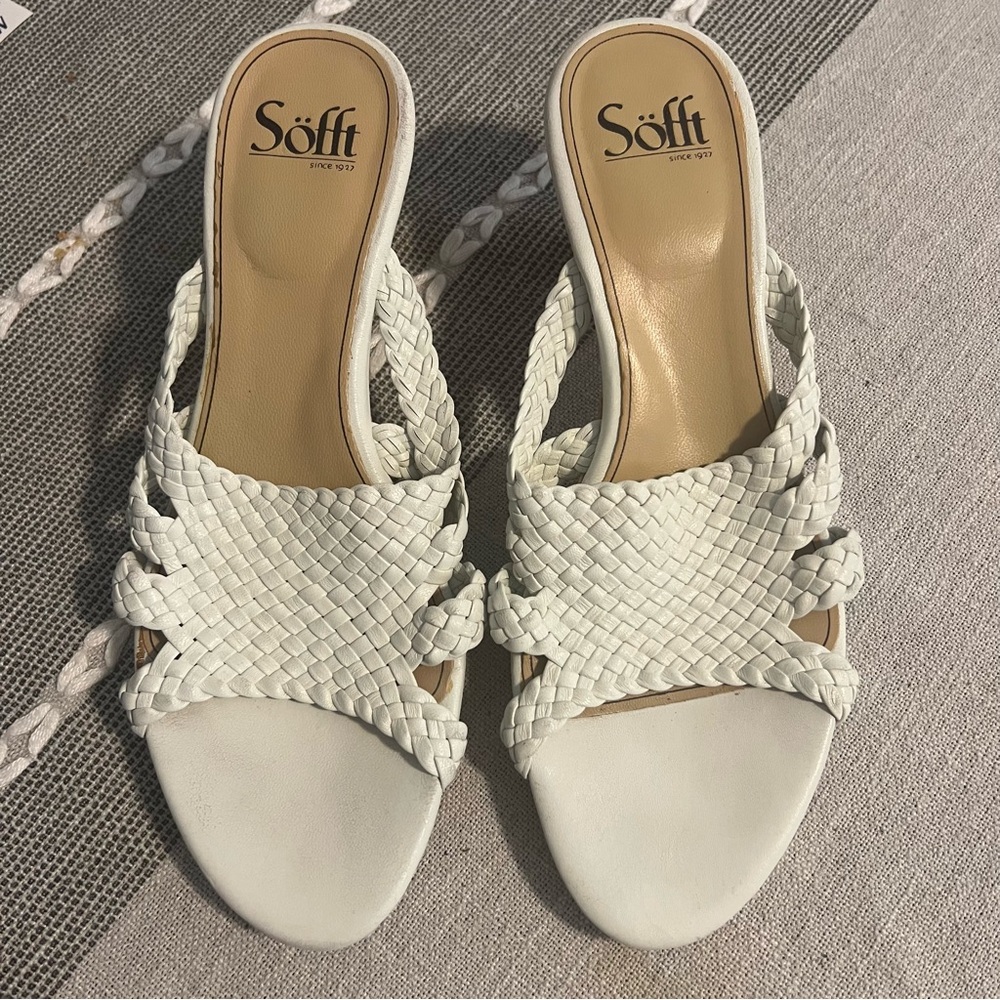 Sofft Kitten Heel White Ivory Leather Slip On Sandals Women's 8.5